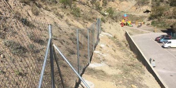 Toprak Kaymasına Tel Örgülü Güvenlik