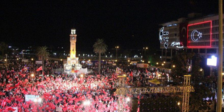 Demokrasi Nöbetinde Dostluklar Da Yemekler De Paylaşılıyor