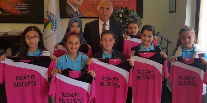 Miniklerin Forma Sponsorluğu Dilekçesini Belediye Kabul Etti
