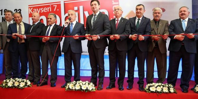 Başkan Büyükkılıç Mobilya Fuarını Ziyaret Etti