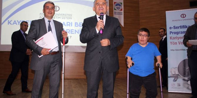 Açıköğretim Sisteminin Kayserili Öğrencilerine Başarı Belgeleri Takdim Edildi