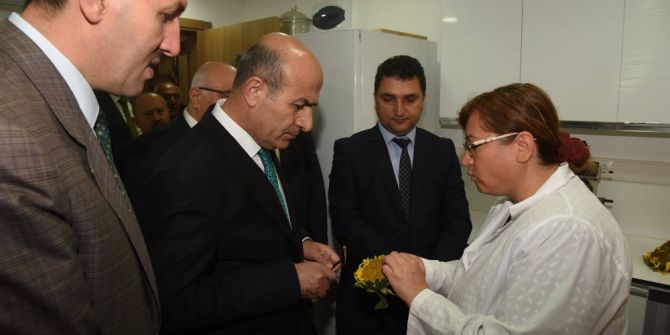 Vali Demirtaş, Doğu Akdeniz Tarımsal Araştırma Enstitüsü Müdürlüğü’nde İncelemede Bulundu