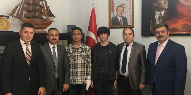 Ygs’de Başarılı Olan Öğrencilere Zile Kaymakamlığından Ödül