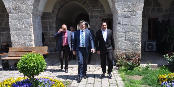 Kosova Kamu Yönetimi Bakanı Mahir Yagcilar, Sokullu Mehmet Paşa Külliyesi’ni Gezdi