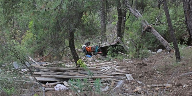 Antalya’da Traktör Uçurumdan Yuvarlandı: 3 Yaralı