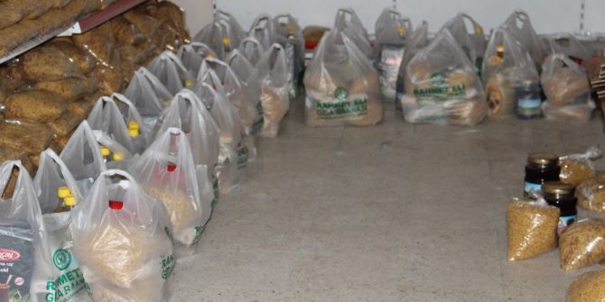 Van Rahmet Eli’nden 300 Aileye Yardım