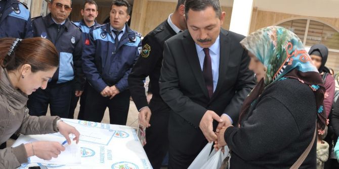 Uysal, 110 Aileye Gıda Ve Giyim Yardımında Bulundu