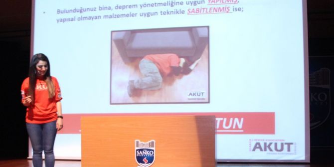 Akut Gaziantep Ekibi Sanko Okulları Deprem Sunumu Yaptı