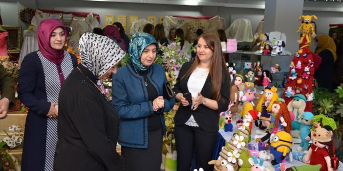 Yunusemreli Kursiyerlerin Eserleri Sergilendi