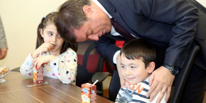 Minik Öğrencilerinden Rektör Ayrancı’ya Ziyaret