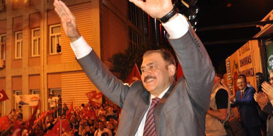 Bakan Eroğlu Balıkesir’de Demokrasi Nöbetine Katıldı