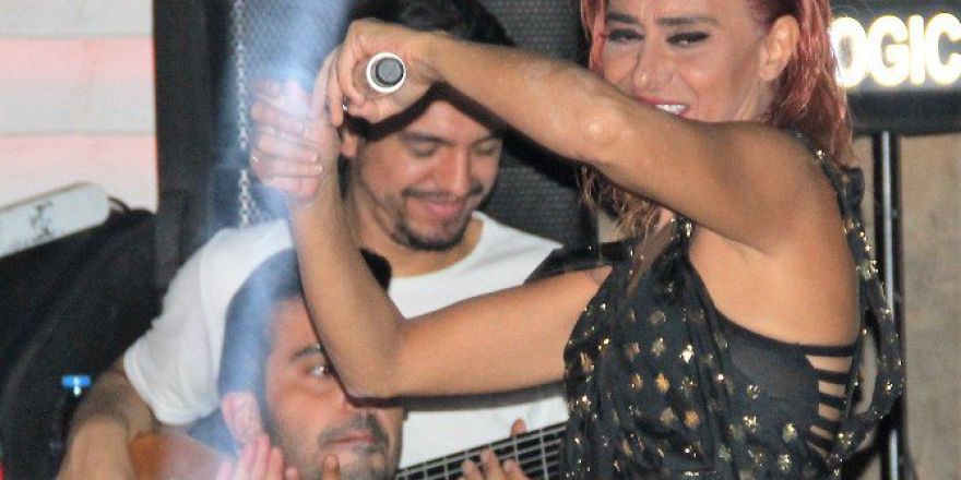 Yıldız Tilbe’nin Bacağındaki Lekeler Kollarında Da Görüldü