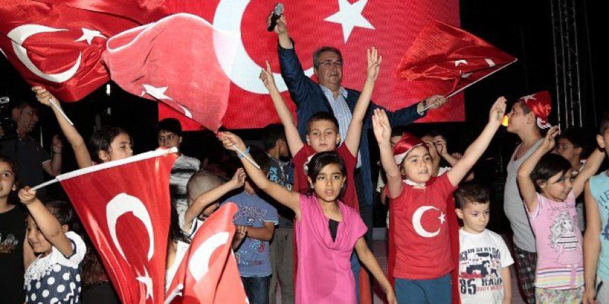 Birlik Ve Beraberlik İçinde Demokrasi Nöbeti 17. Gününe Girdi