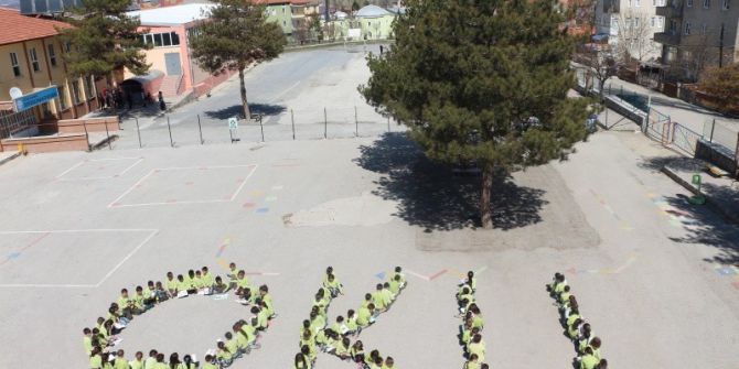 Minikler Hem Okudu, Hem De Yazdı