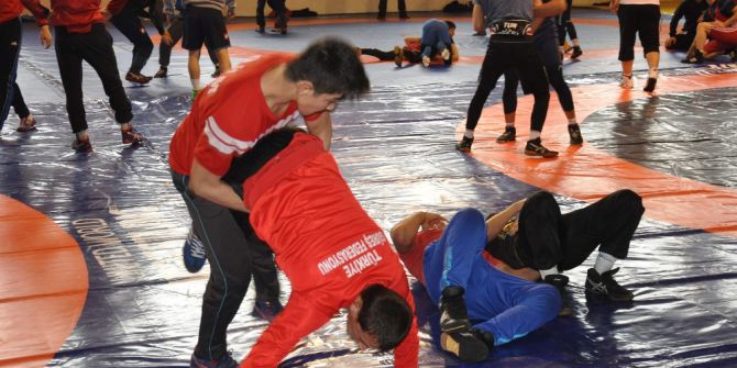 Yıldız Grekoromenciler Kampa Girdi