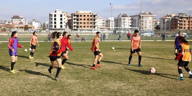 Döşemealtı Kadın Futbol Takımı, Beşiktaş İle Karşılaşacak