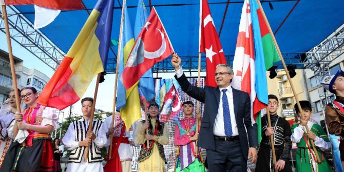 Dünya Çocukları Karşıyaka’da Buluştu