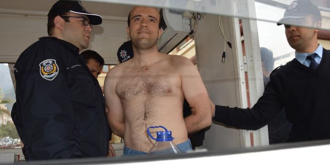 Psikolojik Bunalıma Girince Soyundu