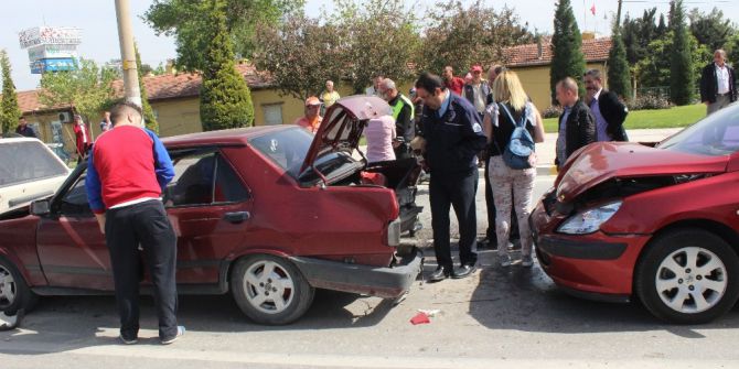Denizli’de Zincirleme Kaza: 2’si Çocuk 3 Yaralı