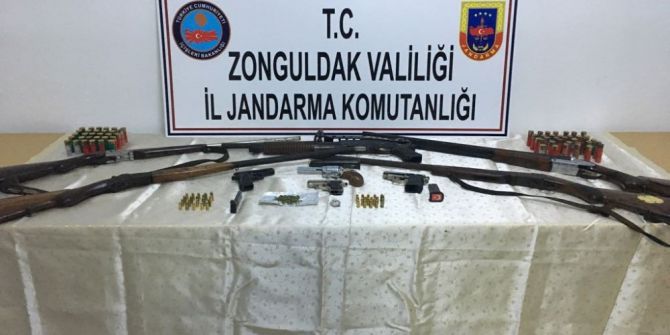 Jandarmadan Silah Satıcılarına Şok Baskın