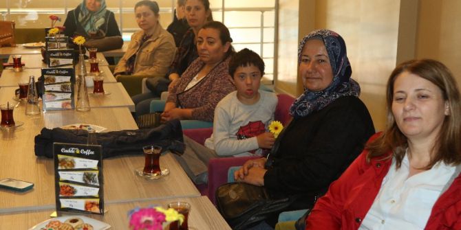 Down Sendromlu Bireylere Aile Eğitimi