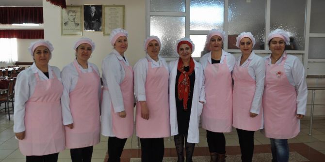 Sivas’ta Cem Vakfı’nda Aşçılık Kursu Açıldı