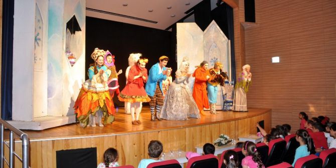 ’Karlar Ülkesi’ Tiyatro Oyunu Aydın’da