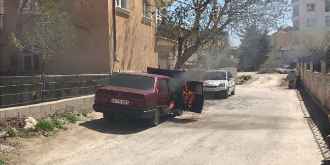 Park Halindeki Otomobilde Yangın