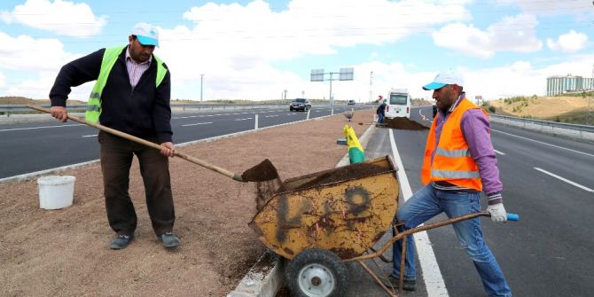 Aksaray Belediyesi, Refüj Ve Yeşillendirme Çalışmalarını Sürdürüyor