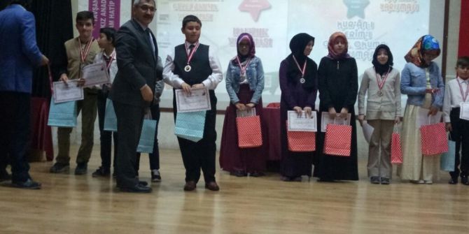 Kur’an-ı Kerim Güzel Okuma Yarışması’nda Derece Elde Eden Öğrenciler Ödüllendirildi