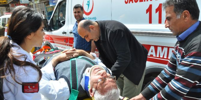 Otomobille Motosiklet Çarpıştı: 1 Yaralı