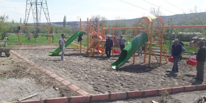 Gövük Mahallesinde Çocuklar İçin Yaptırılan Oyun Parkı Hizmete Girdi