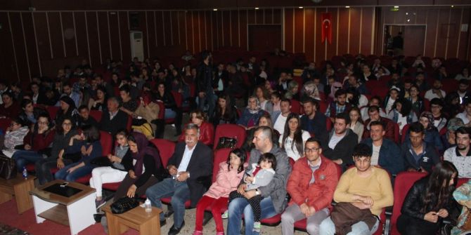 ‘Uyuşturucu Ve Madde Bağımlılığı’ Konusunda Tiyatro Yapıldı