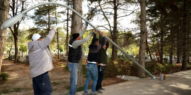 Aksaray Belediyesi Ervah Kabristanlığını Aydınlatıyor