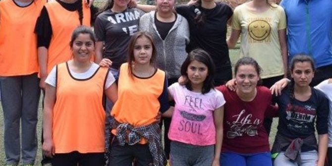 Kadın Kaymakam Kız Futbol Takımıyla Maç Yaptı