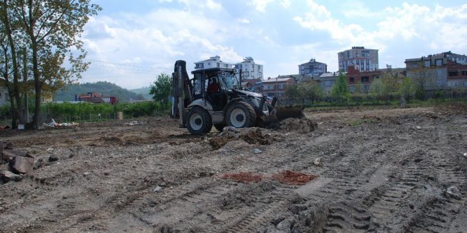 Belediyeden Gençlere Futbol Sahası