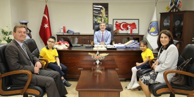 Başkan Şirin Koltuğunu Miniklere Devretti