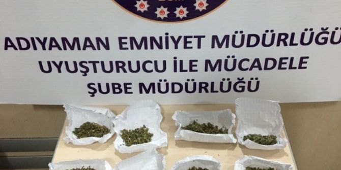 Otomobilde Esrar Maddesi Ele Geçirildi