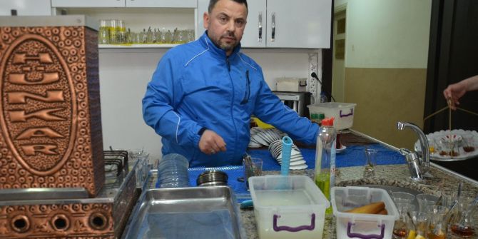 Çalıştığı İş Yerini Soydu, Yakalanmamak İçin Çay Askısını Alarak Kaçtı