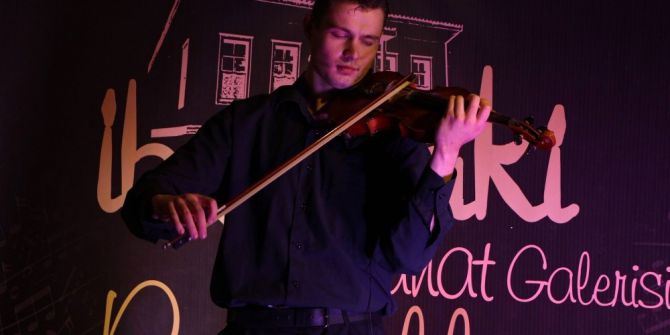 Kuşadası’nda Keman Dinletisi