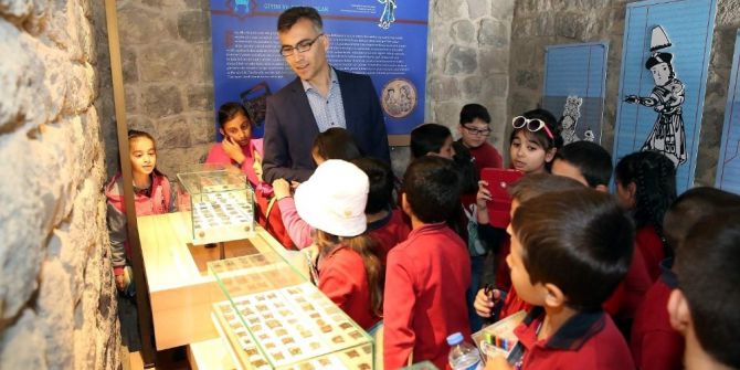 Minik Eller Tarihiyle Buluştu