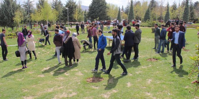 Gençler, Geleneksel Spor Dallarıyla Eğlendi