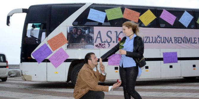 Aşk Otobüsüyle Evlenme Teklifi