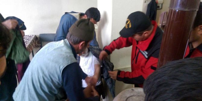 Ormanlık Alanda Kaybolan Yaşlı Adamı Jandarma Buldu