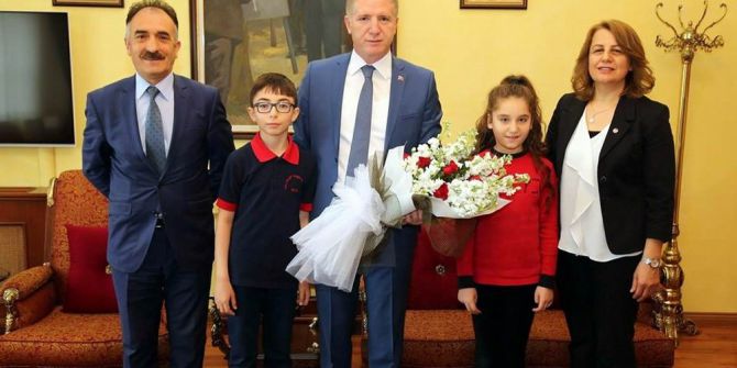 Öğrencilerden Vali Gül’e 23 Nisan Ziyareti