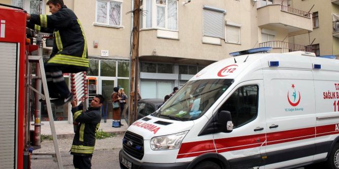 Üzerine Asansör Düşen İşçi Yaralandı