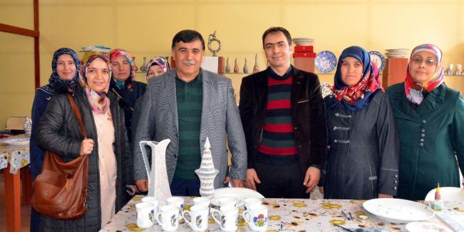 Hem Meslek Öğreniyorlar, Hem De Para Kazanıyorlar