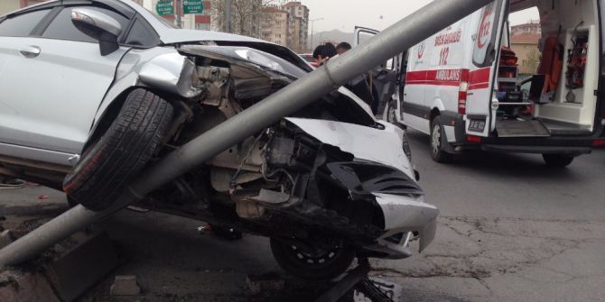 Hastaneye Yetişmek İsterken Kazaya Neden Oldu