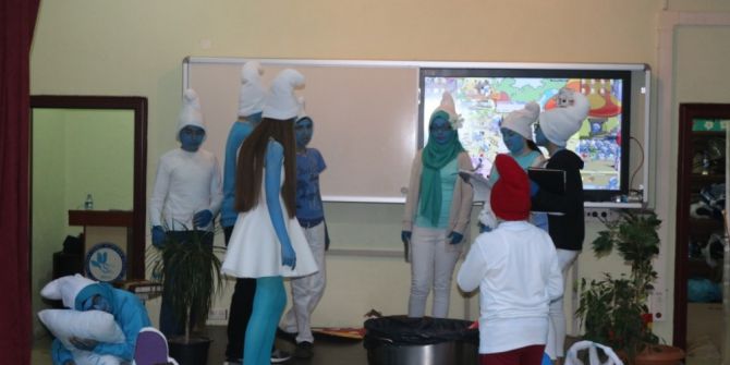 Liselilerden Minik Öğrencilere Tiyatro Gösterisi