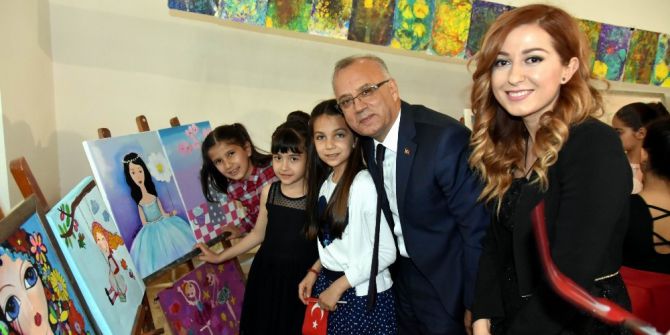 Minik Ressamlardan 23 Nisan’a Özel Sergi